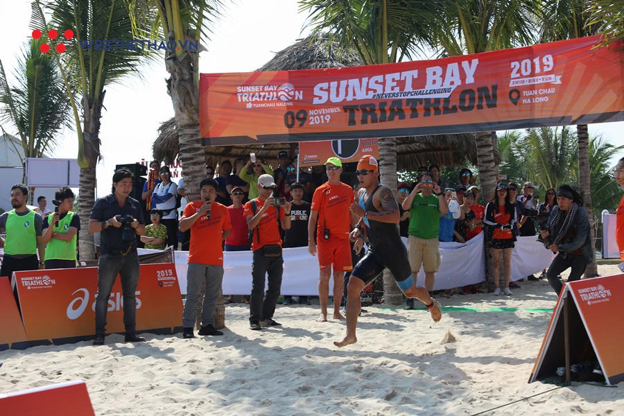 “Rái cá” tuyển thủ SEA Games 30 áp đảo đường đua Sunset Bay Triathlon 2019